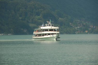 Harbor 'da bir gemi.