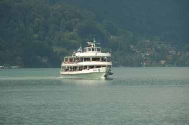 Harbor 'da bir gemi.