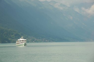 Harbor 'da bir gemi.