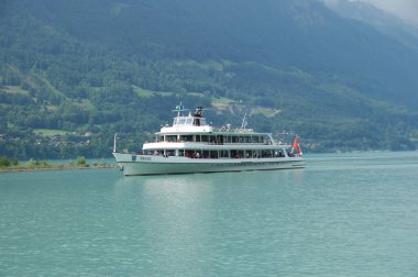 Harbor 'da bir gemi.