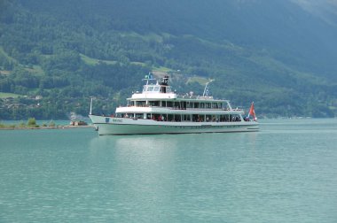 Harbor 'da bir gemi.