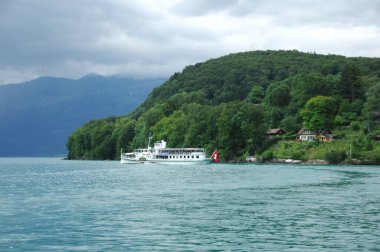 Harbor 'da bir gemi.