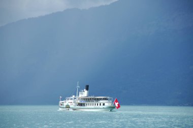 Harbor 'da bir gemi.