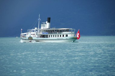 Harbor 'da bir gemi.