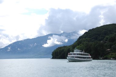 Harbor 'da bir gemi.