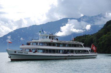 Harbor 'da bir gemi.