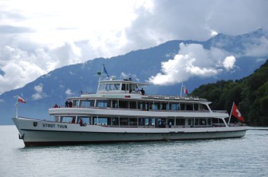 Harbor 'da bir gemi.