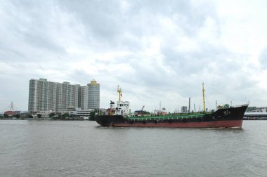 Harbor 'da bir gemi.