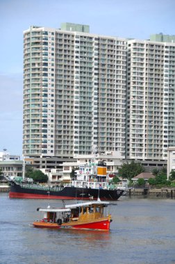 Harbor 'da bir gemi.