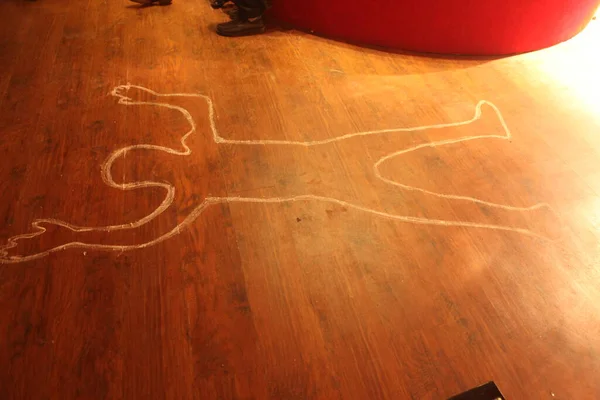 犯罪现场尸体的粉笔轮廓 — 图库照片