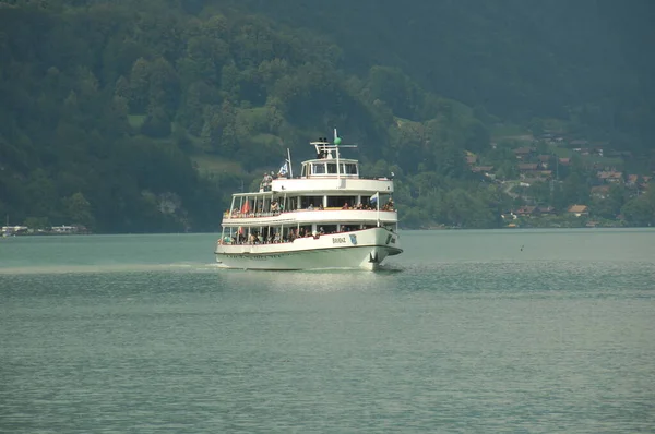 Harbor 'da bir gemi.