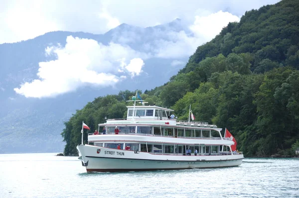 Harbor 'da bir gemi.