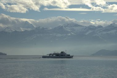 Suda turist botları