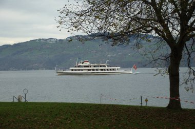 Suda turist botları