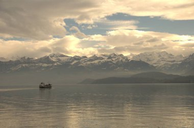 yolcu gemisi denizde