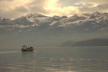 yolcu gemisi denizde