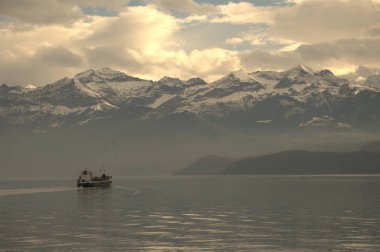 Suda turist botları