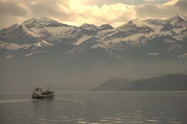 yolcu gemisi denizde