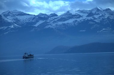 yolcu gemisi denizde