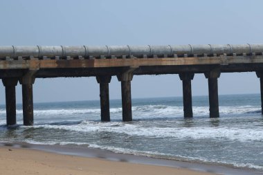 su üzerinden köprü