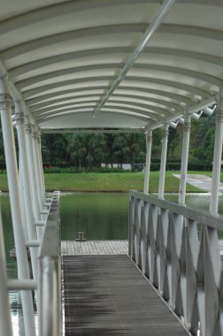 Tatil Köyündeki Tahta Köprü