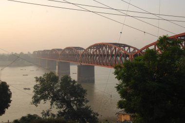 Hareket eden tren için köprü