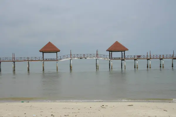 Jembatan Melalui Sungai — Stok Foto