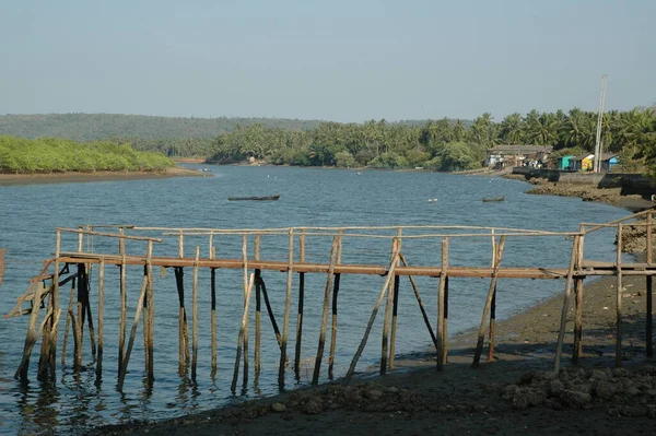 Jembatan Melalui Sungai India — Stok Foto