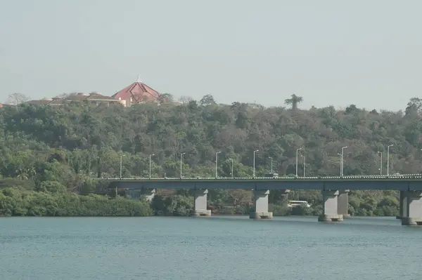 Jembatan Melalui Sungai India — Stok Foto