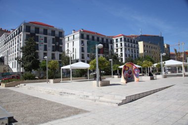 Modern Binanın Dışı