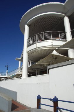 Modern Binanın Dışı