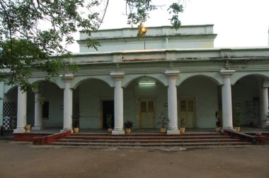 Modern Binanın Dışı