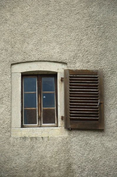 Stare Drewniane Okno Wiejskiego Domu — Zdjęcie stockowe