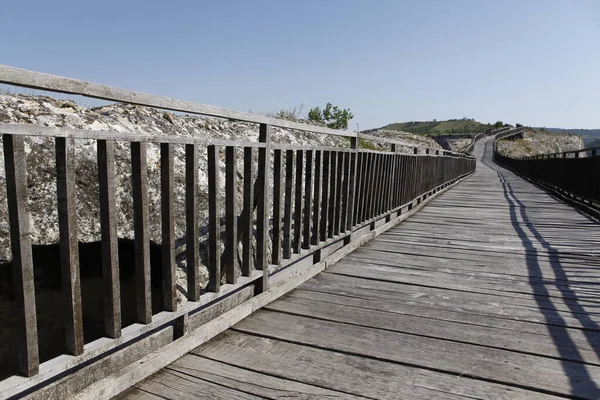 农村地区的木桥 — 图库照片