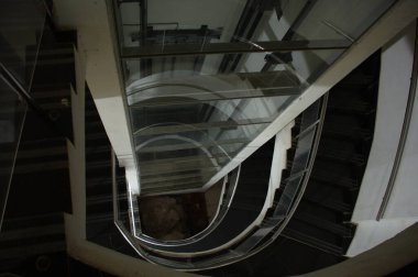 Eski Biçim Asansörünün İçinde