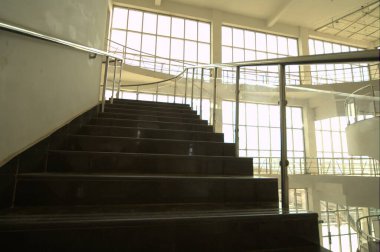 Binada merdiven var.