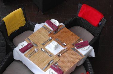 Sandalye ve masa Restaurant'ta