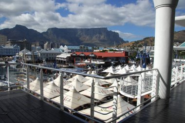 Sandalye ve masa Restaurant'ta