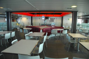 Sandalye ve masa Restaurant'ta
