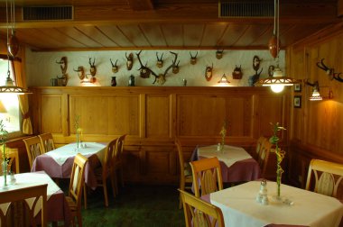 Sandalye ve masa Restaurant'ta