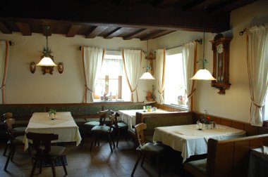 Sandalye ve masa Restaurant'ta