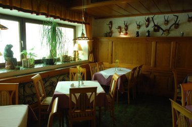 Sandalye ve masa Restaurant'ta