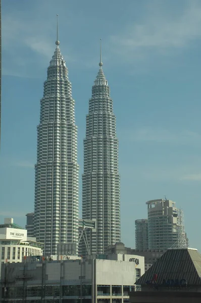 马来西亚吉隆坡金融中心的Petronas Twin Towers — 图库照片