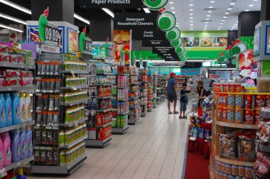 Alışveriş merkezinde alışveriş.