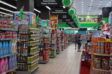 Alışveriş merkezinde alışveriş.