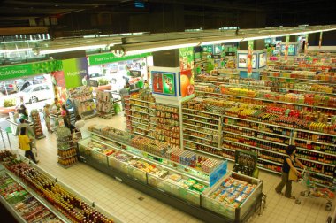 Alışveriş merkezinde alışveriş.