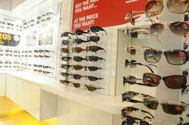 Alışveriş merkezinde alışveriş.