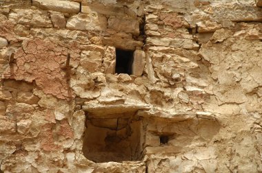 Eski bir evin penceresi