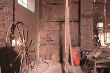 Kulübedeki Eski Araba