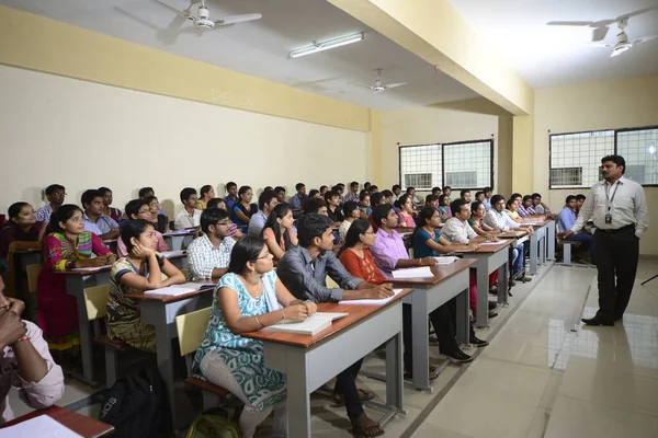 Okuldaki Hintli Öğrenciler